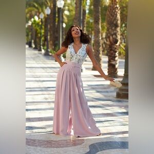 1940s 1950s Jumpsuit w/pockets! Light floral and light rose colors.